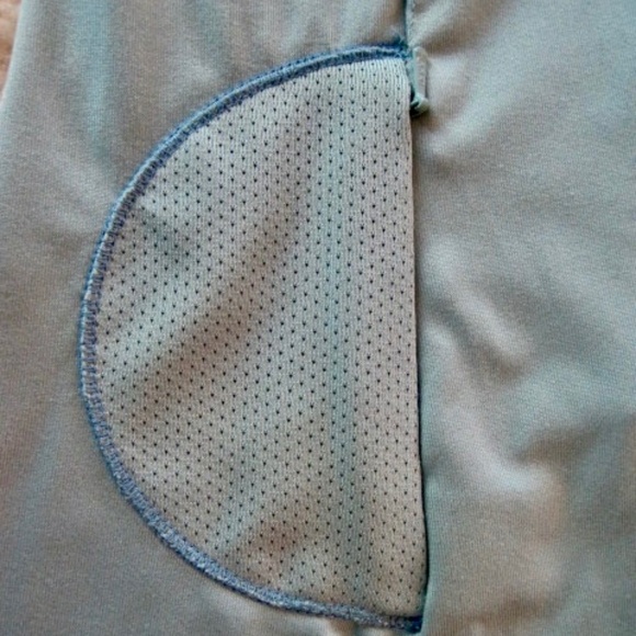 Alo Coolfit Sleeveless Tank Top - Picture 6 of 9